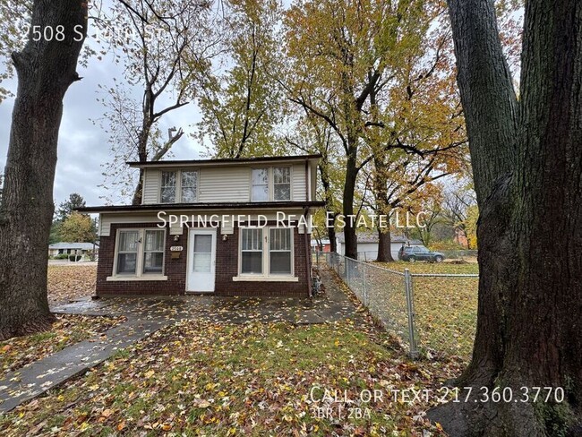 Primary Photo - Spacious 3 Bed, 2 Bath Home with Balcony a...