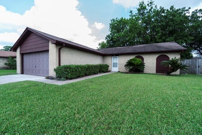 Building Photo - 10235 Gulfstream Ln