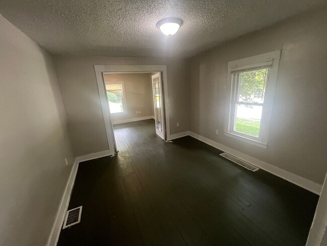 Building Photo - Home for rent in Elizabethtown! Less than ...