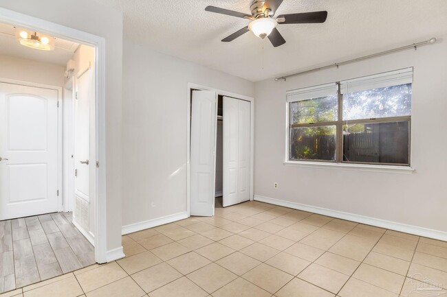 Building Photo - 207 McClure Dr