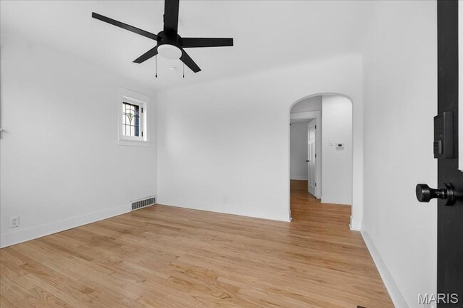 Building Photo - 3815 Bayless Ave