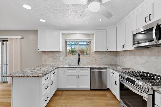 Building Photo - 1109 Paisano St NE