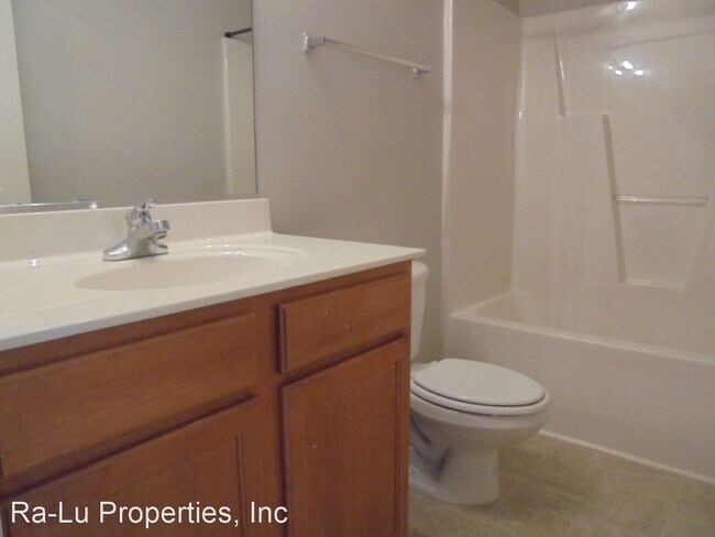 Building Photo - 2 br, 2.5 bath House - 110 Humberside Dr.