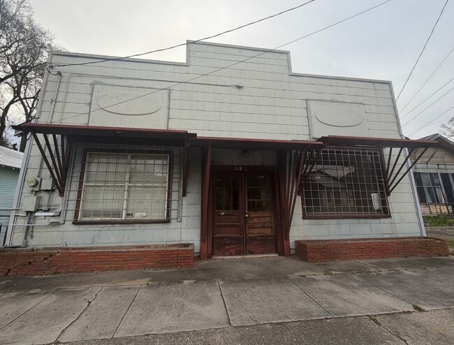 Building Photo - FOR RENT in LAFAYETTE!