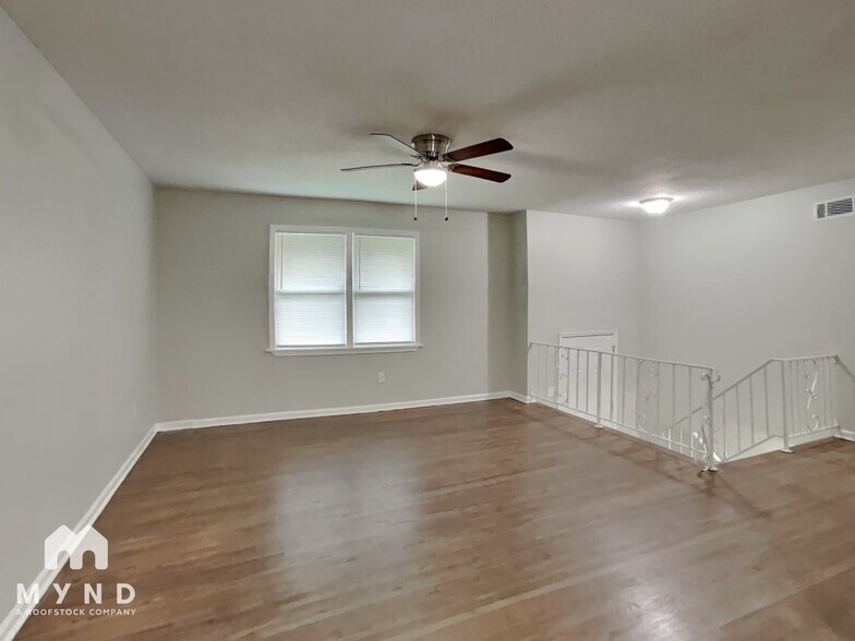 Building Photo - 4185 Yale Rd