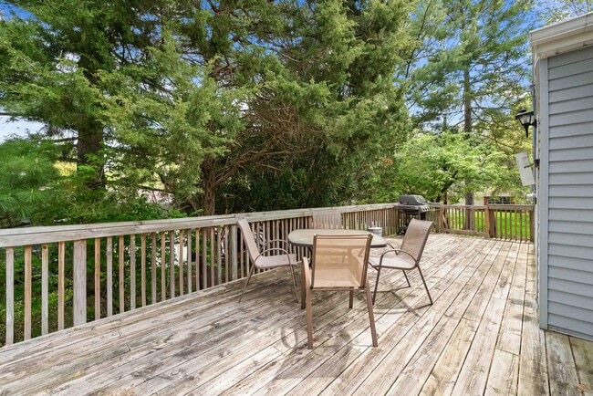 Building Photo - 438 Sylvan Dr