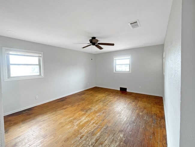 Building Photo - 531 W Spears Dr