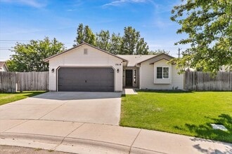 Building Photo - Stylish 3-Bed Home with Spacious Backyard ...