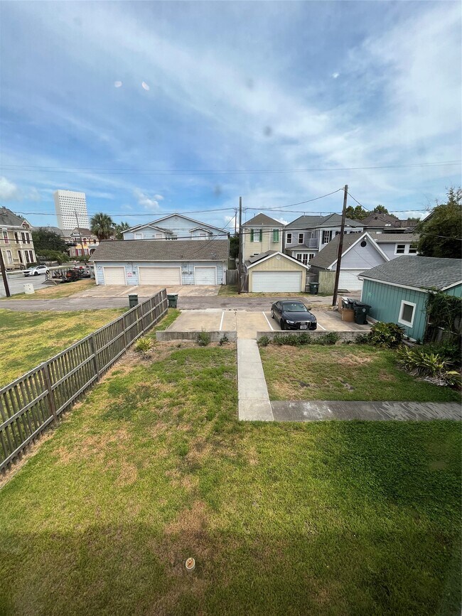 Building Photo - 1624 Sealy Ave