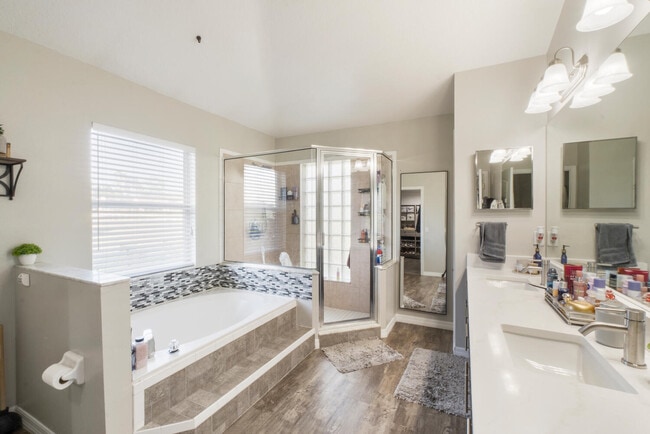 Building Photo - 511 N Pine Meadow Dr