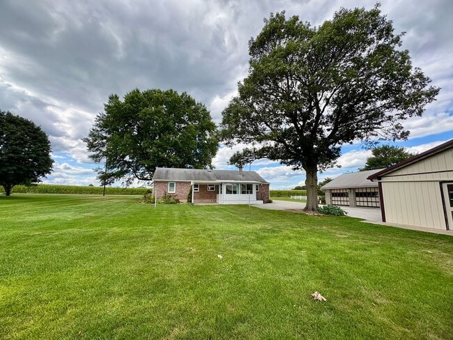 Building Photo - 3 Bedroom 2 Bathroom in Annville w/Huge Ga...
