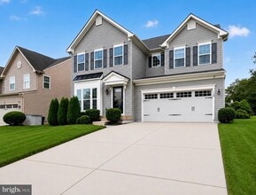 Building Photo - 728 Falcon Ln