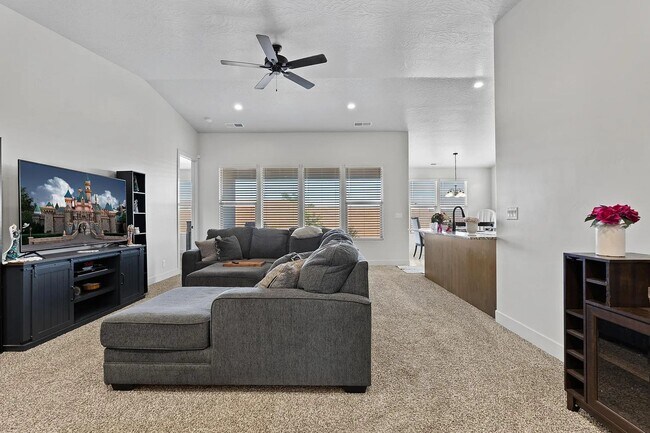 Building Photo - 3 Bedroom Home in Washington's Premier Bri...