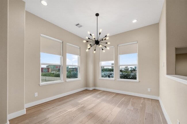 Building Photo - 2511 N MacGregor Way