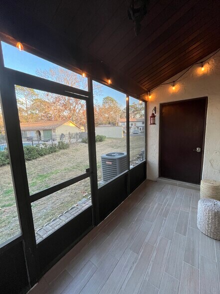 Building Photo - 2635 SW 35th Pl