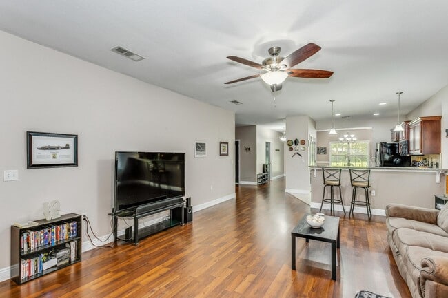 Building Photo - Four Bedroom with Outdoor Kitchen in Shalimar