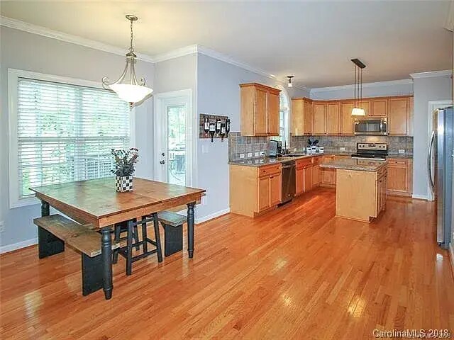 Kitchen - 14544 Maclauren Ln