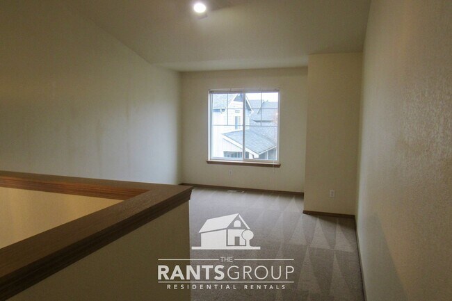 Building Photo - Spacious 3-Bed, 2.5-Bath home in the Olymp...