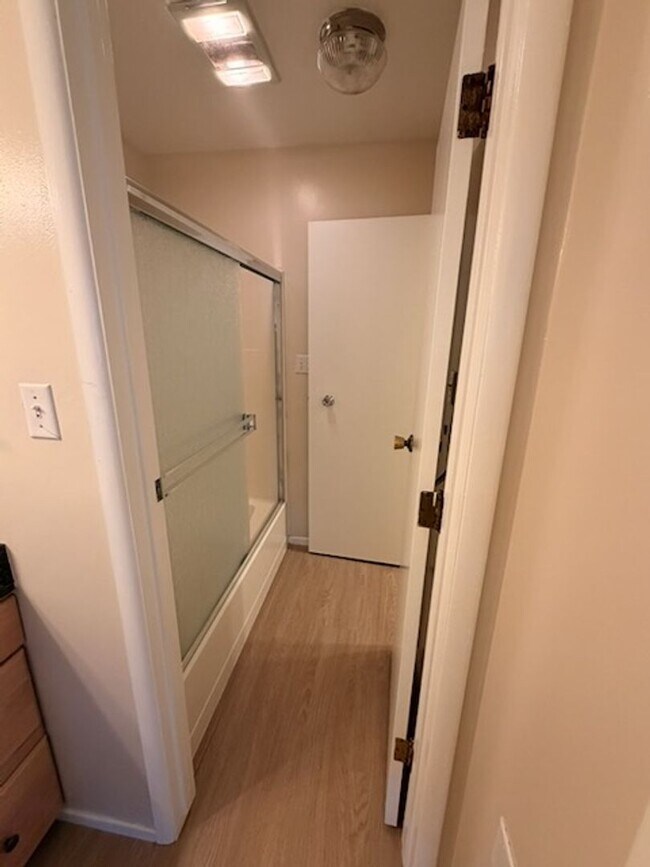 Building Photo - 321 Ski Way