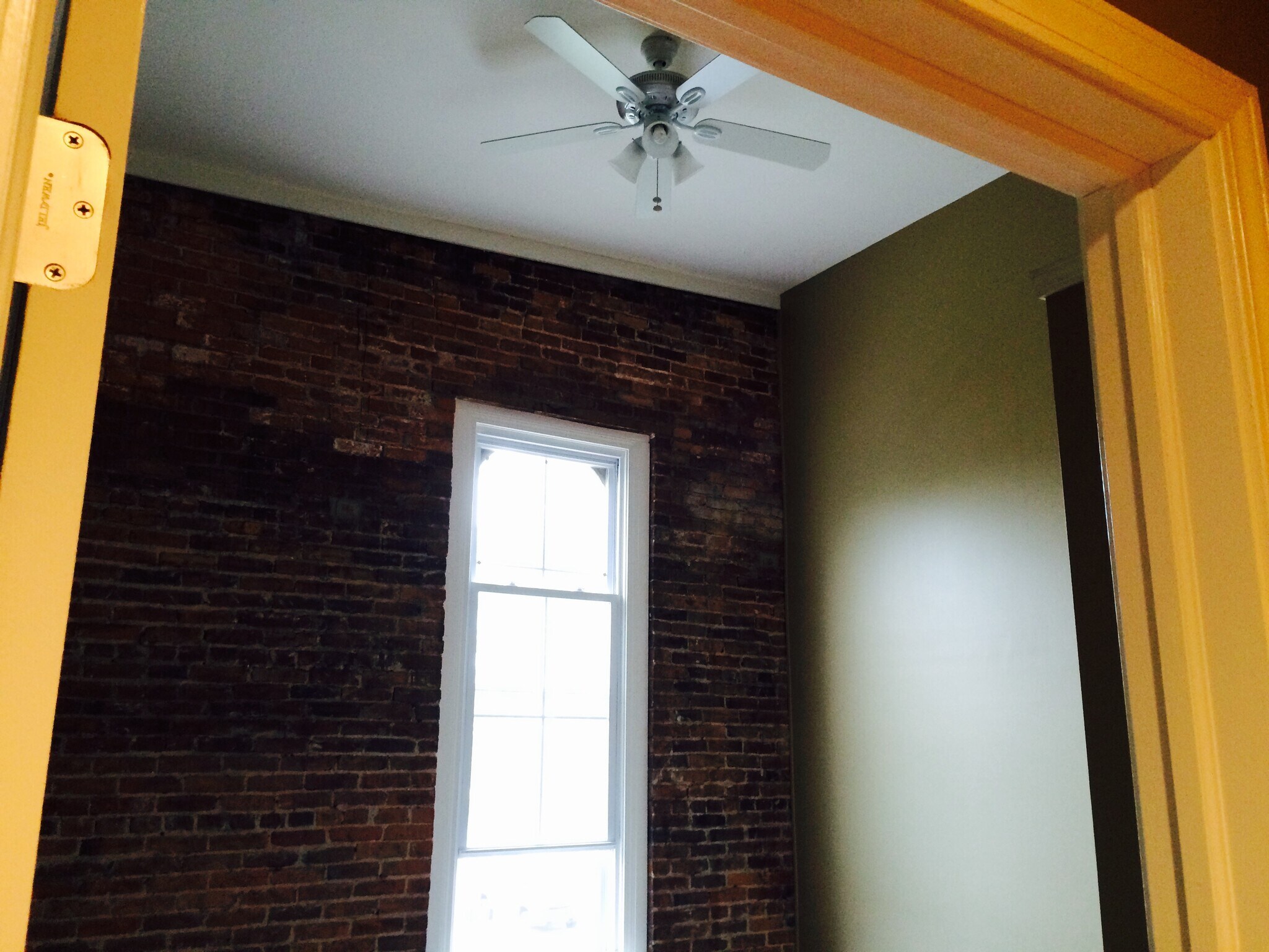 Building Photo - 135 S Main St