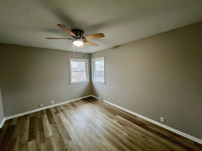 Building Photo - 311 6th St S