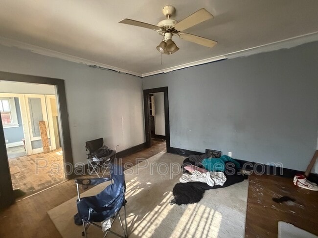 Building Photo - 107 E Archer Ave