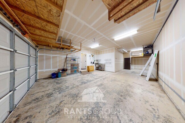 Building Photo - Gorgeous 4 Bed/2.5 Bath Pet-Free Home in Horizon Pointe!