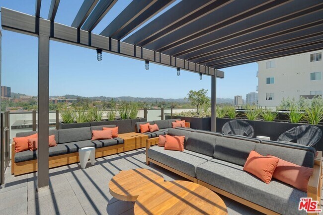 Building Photo - 10777 Wilshire Blvd