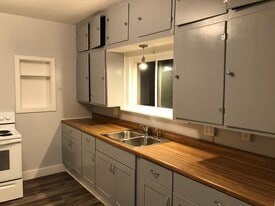 Building Photo - 118 Center St