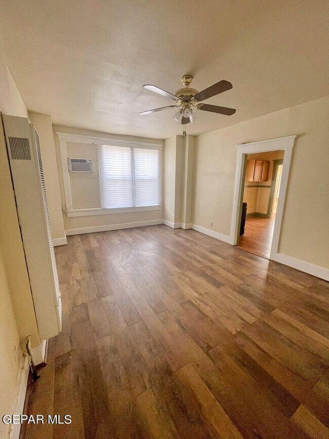 Building Photo - 2526 Yandell Dr