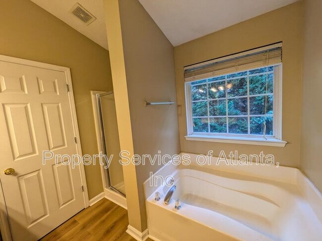 Building Photo - 518 Arbor Ridge Dr