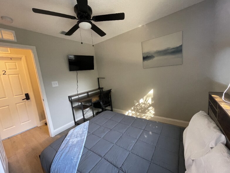 Building Photo - 804 N 5th St