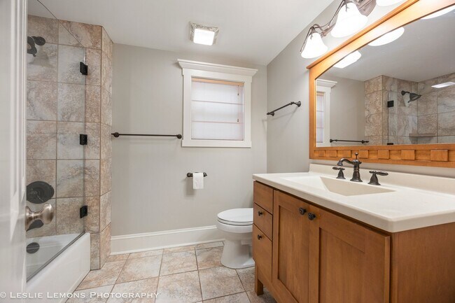 Building Photo - 541 Cypress Dr