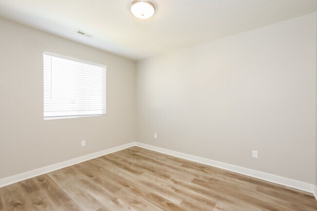 Building Photo - 3448 W Oak Crest Dr