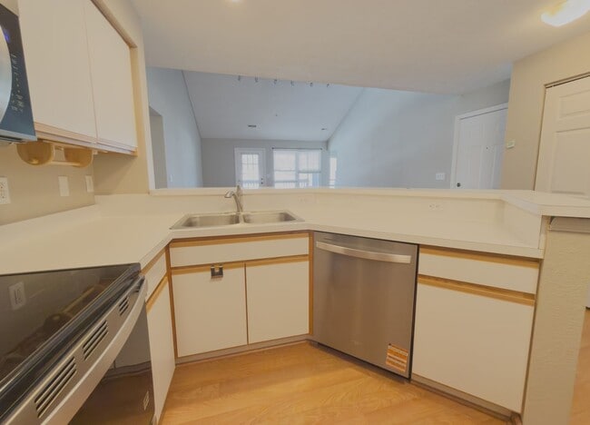 Building Photo - Maintenance-Free Condo Living in South Ann Arbor