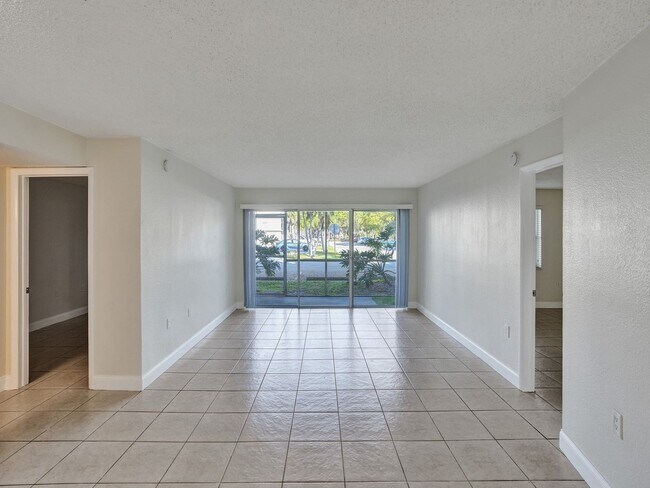 Building Photo - Renovated & Updated 2 Bed/2 Bath Condo with Patio – Prime Springcrest Location!