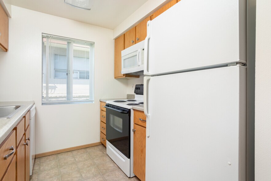 Building Photo - 6015 California Ave SW