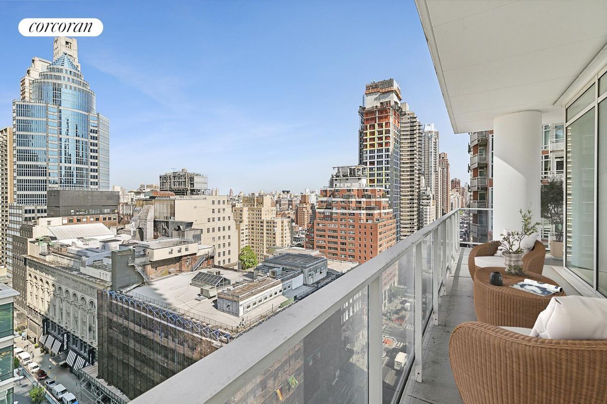 Building Photo - 200 E 59th St