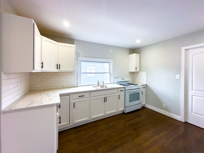 Building Photo - 249-251-251 Horace St