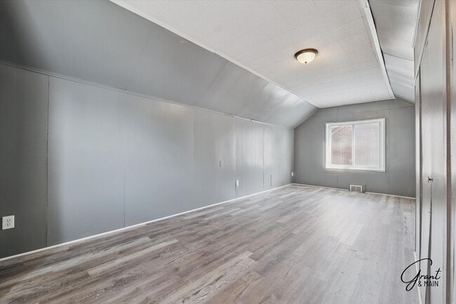 Building Photo - $1250 3 bedroom bungalow
