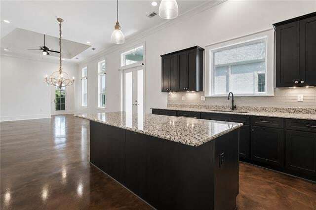 Building Photo - 725 S Corniche Du Lac
