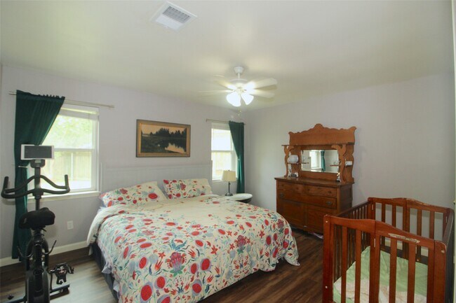 Building Photo - 1803 Oaklawn St