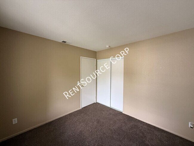 Building Photo - 2832 W Pillsbury St