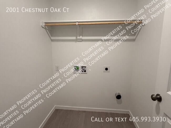 Building Photo - 2001 Chestnut Oak Ct