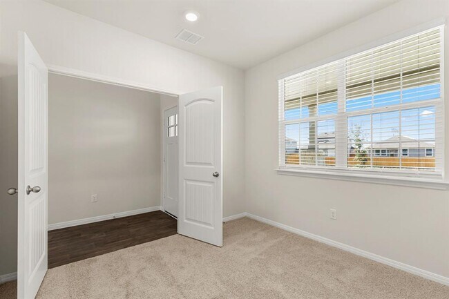 Building Photo - 112 Eagle Mountain Trl1