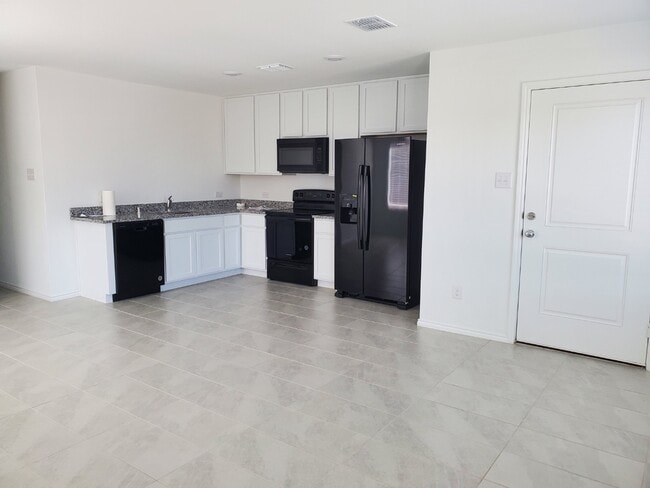 Building Photo - 143 Sunflower St