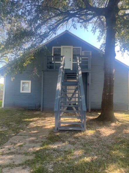 Building Photo - 1103 E Moore Ave