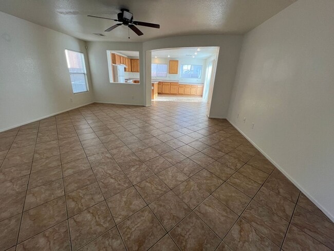 Building Photo - 3 Bedroom / 2.5 Bath Southwest Home