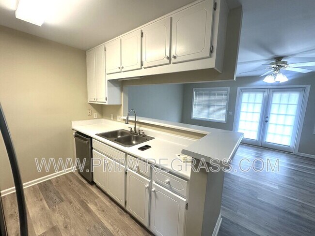 Building Photo - 125 Commons Dr