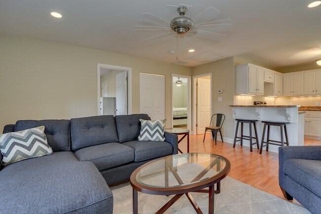 Building Photo - 261 4 Oaks Rd